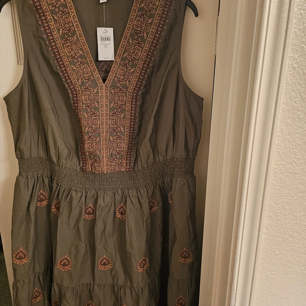 Olive Embroidered V‑Neck Tiered Maxi Dress - Picture 4 of 12